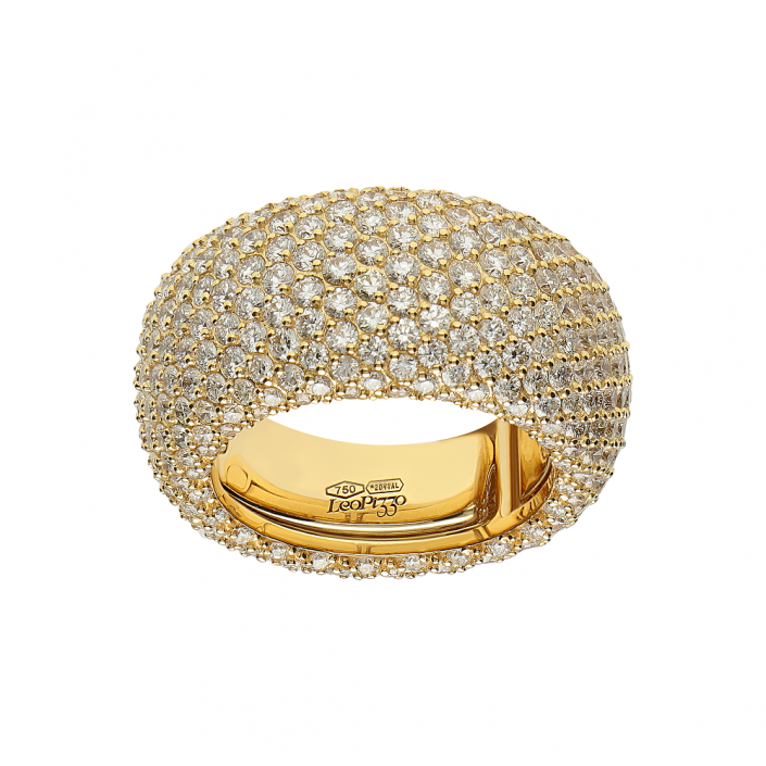 Anillo con pav de diamantes en oro amarillo de 18 quilates con